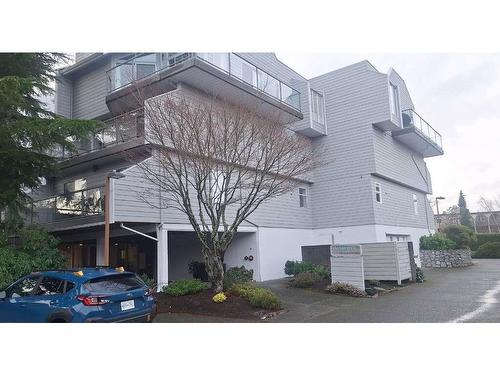 103-10461 Resthaven Dr, Sidney, BC - Outdoor