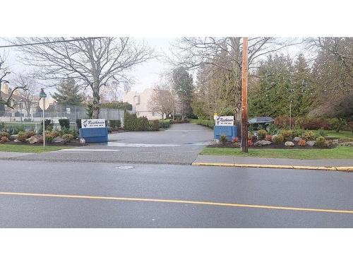 103-10461 Resthaven Dr, Sidney, BC - Outdoor