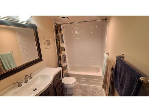 103-10461 Resthaven Dr, Sidney, BC - Indoor Photo Showing Bathroom