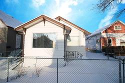 457 Larsen AVE  Winnipeg, MB R2K 1R4