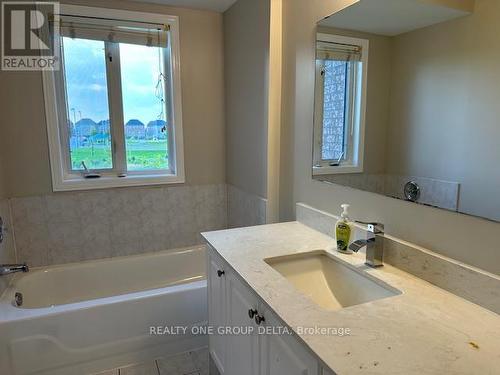 63D View Green Crescent, Toronto, ON - Indoor Photo Showing Bathroom