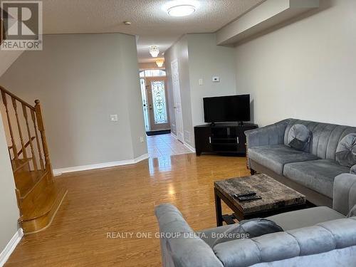 63D View Green Crescent, Toronto, ON - Indoor Photo Showing Living Room