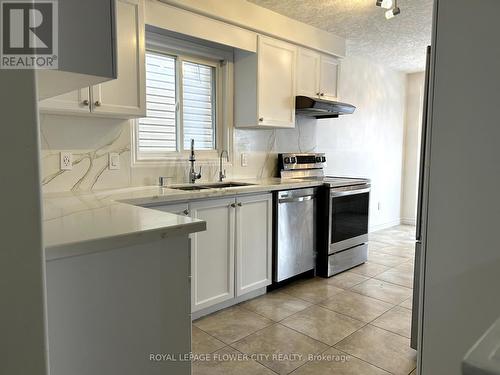 956 Bianca Court, Kitchener, ON - Indoor Photo Showing Kitchen