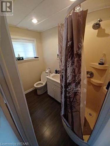 72 Perry Street, Woodstock, ON - Indoor Photo Showing Bathroom