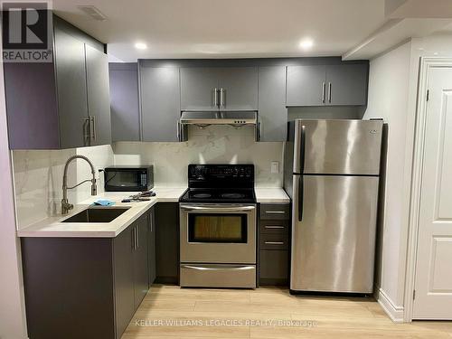 Bsmt - 74 Thorpe Crescent, Brampton, ON - Indoor Photo Showing Kitchen