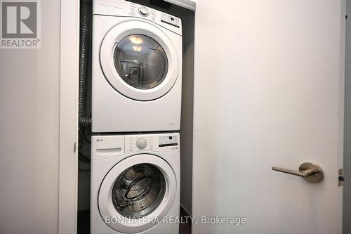 703 - 4130 Parkside Village Drive, Mississauga, ON - Indoor Photo Showing Laundry Room