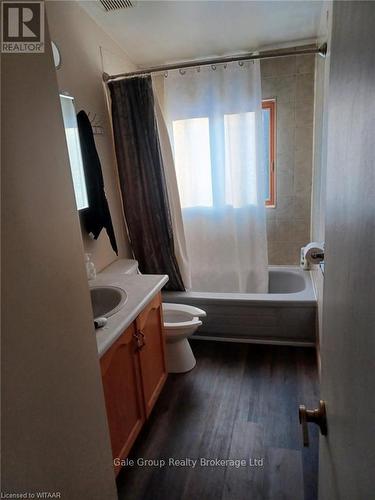 72 Perry Street, Woodstock (Woodstock - South), ON - Indoor Photo Showing Bathroom