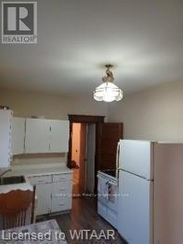 72 Perry Street, Woodstock (Woodstock - South), ON - Indoor Photo Showing Kitchen