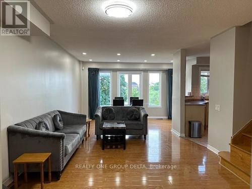 63D View Green, Private Bedrm Crescent, Toronto, ON - Indoor Photo Showing Living Room