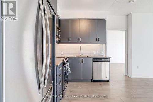 3408 - 8 Nahani Way, Mississauga, ON - Indoor Photo Showing Kitchen