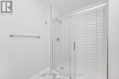 205 - 332 Gosling Gardens, Guelph (Guelph South), ON - Indoor Photo Showing Bathroom