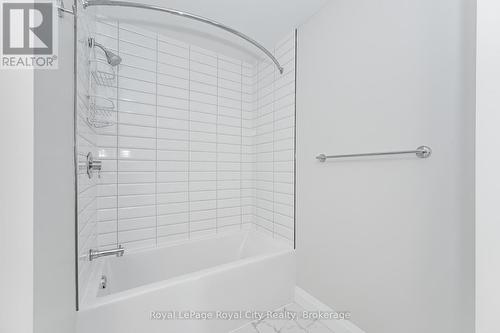 205 - 332 Gosling Gardens, Guelph (Guelph South), ON - Indoor Photo Showing Bathroom