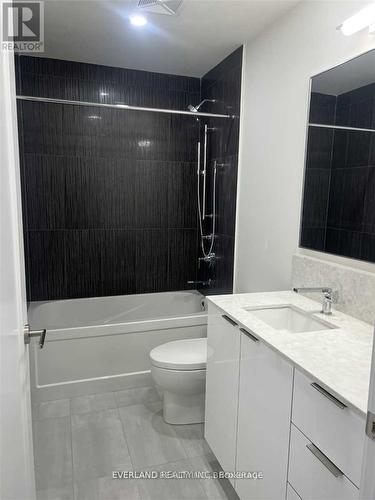 1002 - 28 Freeland Street, Toronto, ON - Indoor Photo Showing Bathroom