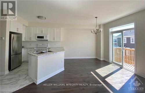 426 Meadowbreeze Drive N, Ottawa, ON - Indoor Photo Showing Kitchen