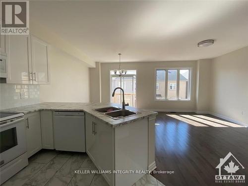 426 Meadowbreeze Drive N, Ottawa, ON - Indoor Photo Showing Kitchen With Double Sink