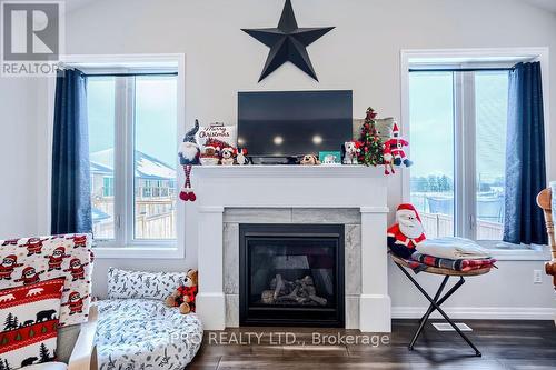 111 Renaissance Drive, St. Thomas, ON - Indoor Photo Showing Living Room With Fireplace