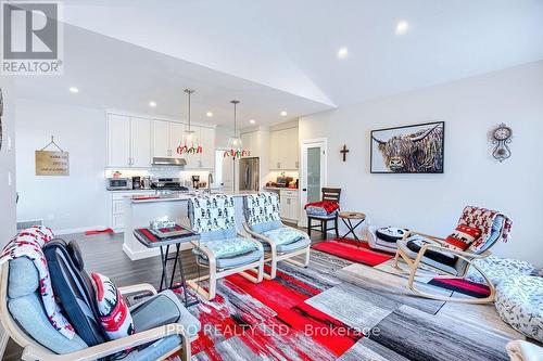 111 Renaissance Drive, St. Thomas, ON - Indoor Photo Showing Living Room