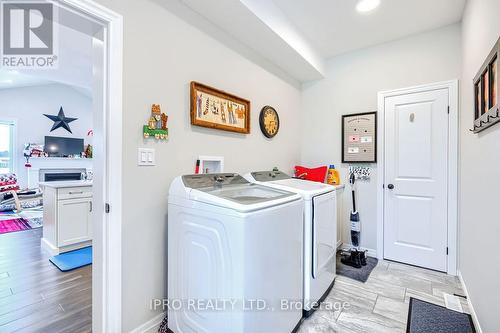 111 Renaissance Drive, St. Thomas, ON - Indoor Photo Showing Laundry Room