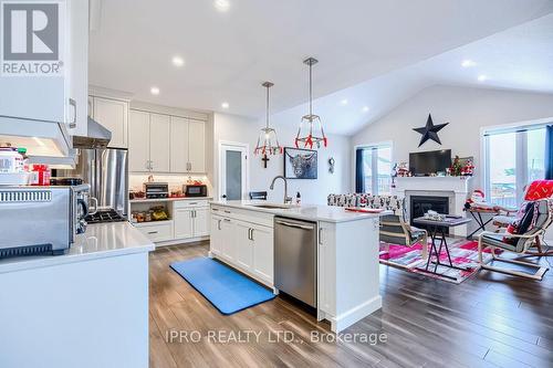 111 Renaissance Drive, St. Thomas, ON - Indoor Photo Showing Kitchen With Fireplace With Upgraded Kitchen