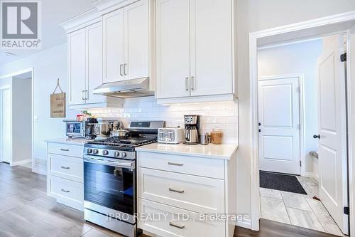 111 Renaissance Drive, St. Thomas, ON - Indoor Photo Showing Kitchen