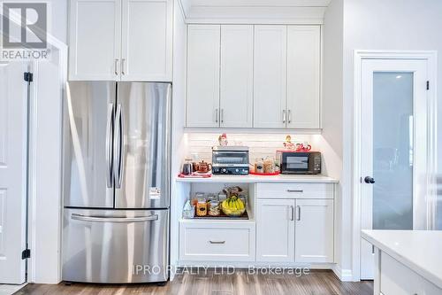 111 Renaissance Drive, St. Thomas, ON - Indoor Photo Showing Kitchen