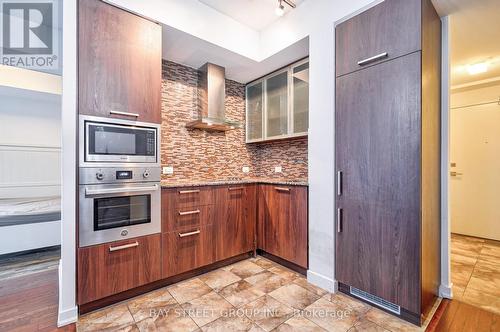 3410 - 14 York Street, Toronto, ON - Indoor Photo Showing Kitchen