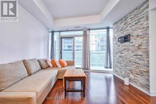 3410 - 14 York Street, Toronto, ON - Indoor Photo Showing Living Room