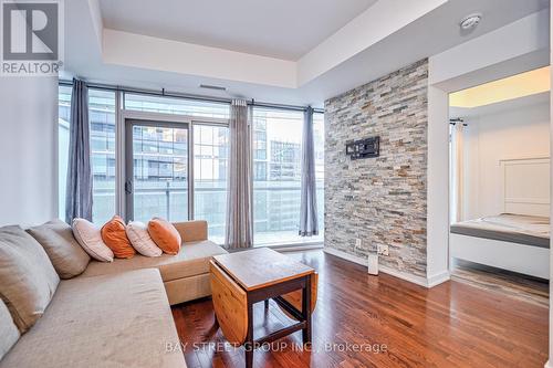 3410 - 14 York Street, Toronto, ON - Indoor Photo Showing Living Room