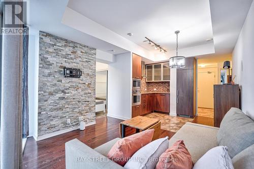 3410 - 14 York Street, Toronto, ON - Indoor Photo Showing Living Room