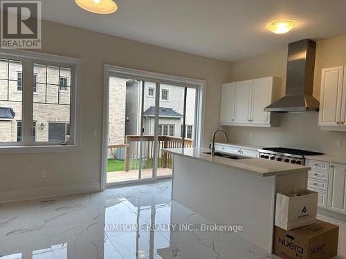 11 Sweet Gale Crescent, Richmond Hill, ON - Indoor Photo Showing Kitchen