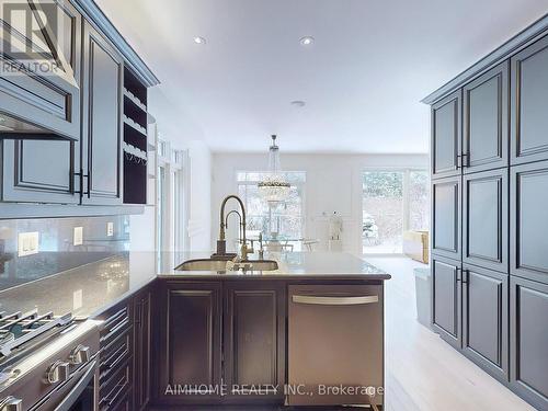 75 Brass Drive, Richmond Hill, ON - Indoor Photo Showing Kitchen With Upgraded Kitchen