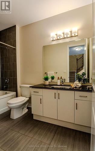 64 Settlers Road E, Oakville, ON - Indoor Photo Showing Bathroom