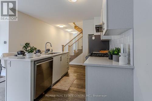 64 Settlers Road E, Oakville, ON - Indoor Photo Showing Kitchen With Double Sink