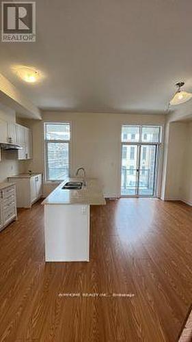 14 Russel Wice Avenue, Richmond Hill, ON - Indoor Photo Showing Kitchen With Double Sink