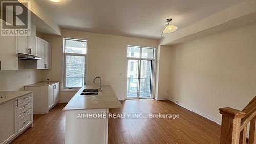 14 Russel Wice Avenue, Richmond Hill, ON - Indoor Photo Showing Kitchen With Double Sink