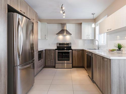 Kitchen - 423 Boul. Des Cépages, Laval (Duvernay), QC - Indoor Photo Showing Kitchen With Upgraded Kitchen