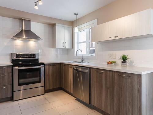 Kitchen - 423 Boul. Des Cépages, Laval (Duvernay), QC - Indoor Photo Showing Kitchen With Double Sink