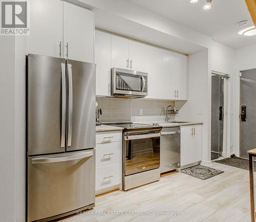 #102 - 345 Wheat Boom Drive, Oakville, ON - Indoor Photo Showing Kitchen With Stainless Steel Kitchen