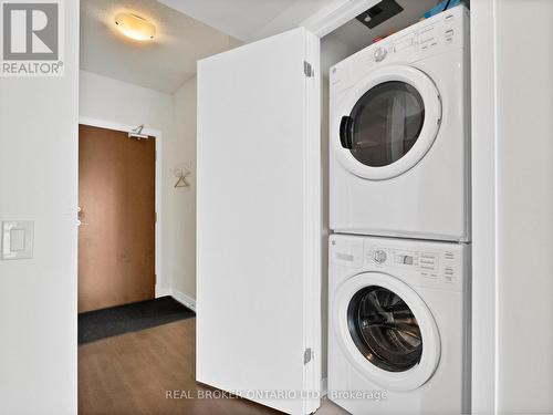 2302 - 2212 Lake Shore Boulevard W, Toronto, ON - Indoor Photo Showing Laundry Room