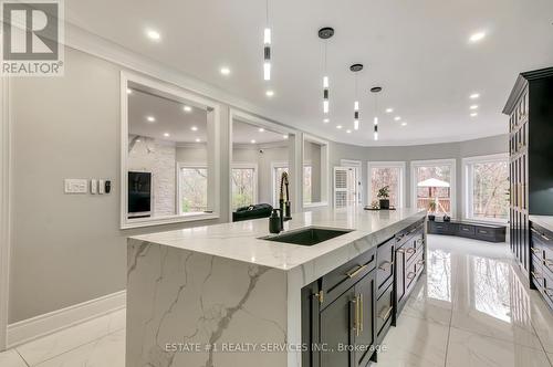 42 Beacon Hill Drive, Brampton, ON - Indoor Photo Showing Kitchen With Upgraded Kitchen