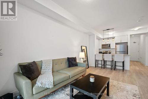 806 - 450 Dundas Street E, Hamilton, ON - Indoor Photo Showing Living Room