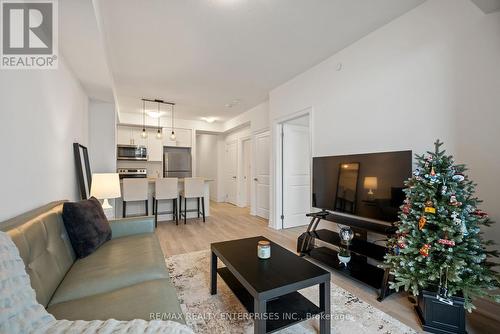 806 - 450 Dundas Street E, Hamilton, ON - Indoor Photo Showing Living Room