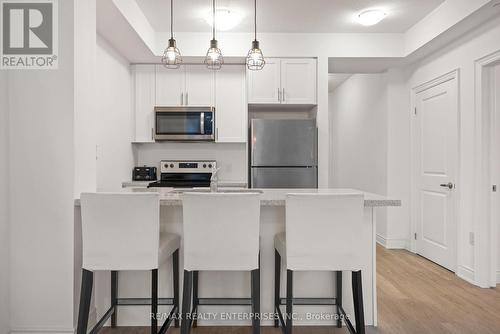 806 - 450 Dundas Street E, Hamilton, ON - Indoor Photo Showing Kitchen