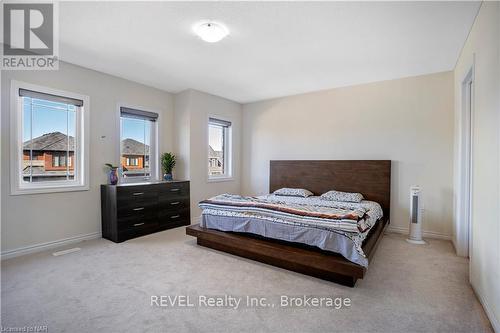 22 Frontier Drive, Thorold (560 - Rolling Meadows), ON - Indoor Photo Showing Bedroom