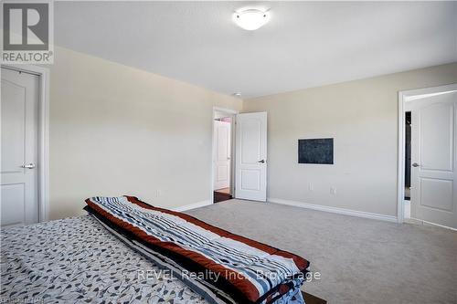 22 Frontier Drive, Thorold (560 - Rolling Meadows), ON - Indoor Photo Showing Bedroom