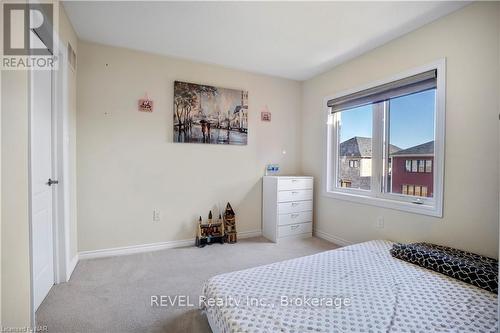 22 Frontier Drive, Thorold (560 - Rolling Meadows), ON - Indoor Photo Showing Bedroom