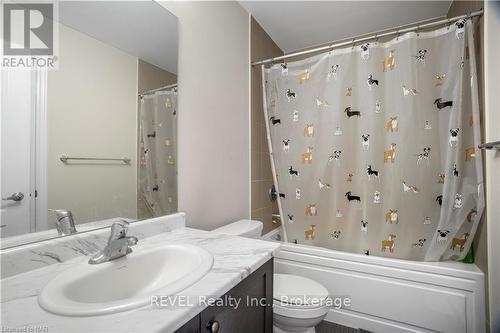 22 Frontier Drive, Thorold (560 - Rolling Meadows), ON - Indoor Photo Showing Bathroom