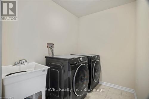 22 Frontier Drive, Thorold (560 - Rolling Meadows), ON - Indoor Photo Showing Laundry Room