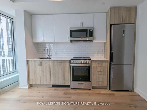 513-1195 The Queensway  W, Toronto, ON - Indoor Photo Showing Kitchen