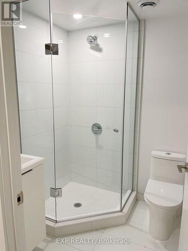 824 - 230 Simcoe Street, Toronto, ON - Indoor Photo Showing Bathroom